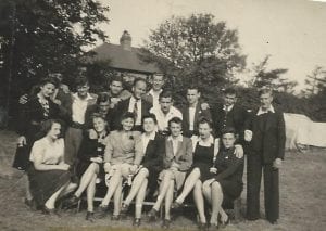 the-refugees-in-the-hostel-garden-at-willesden-lane-just-after-the-war